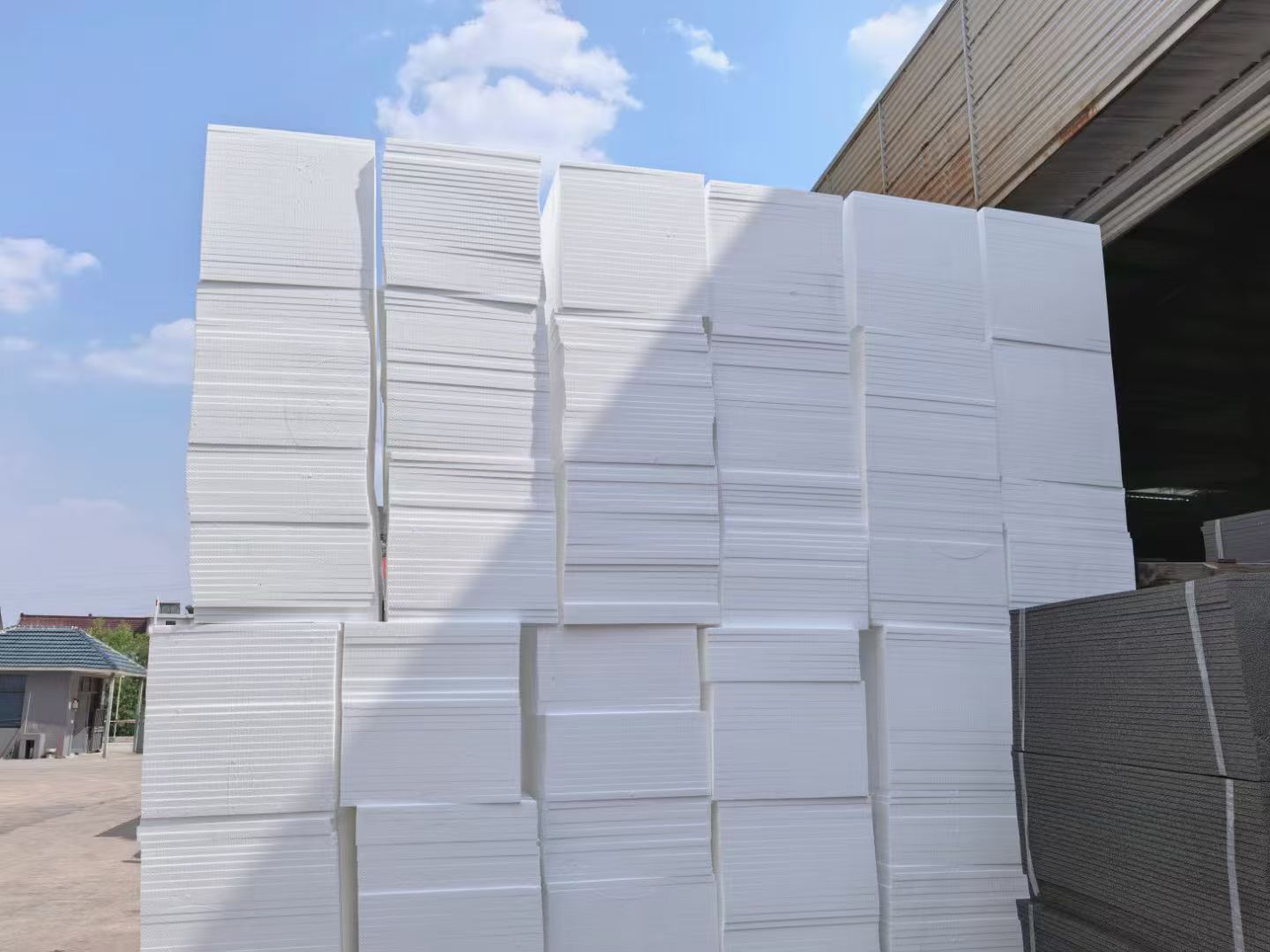 HuiRen Foam Factory Exterior - Modern Wholesale Foam Production Facility